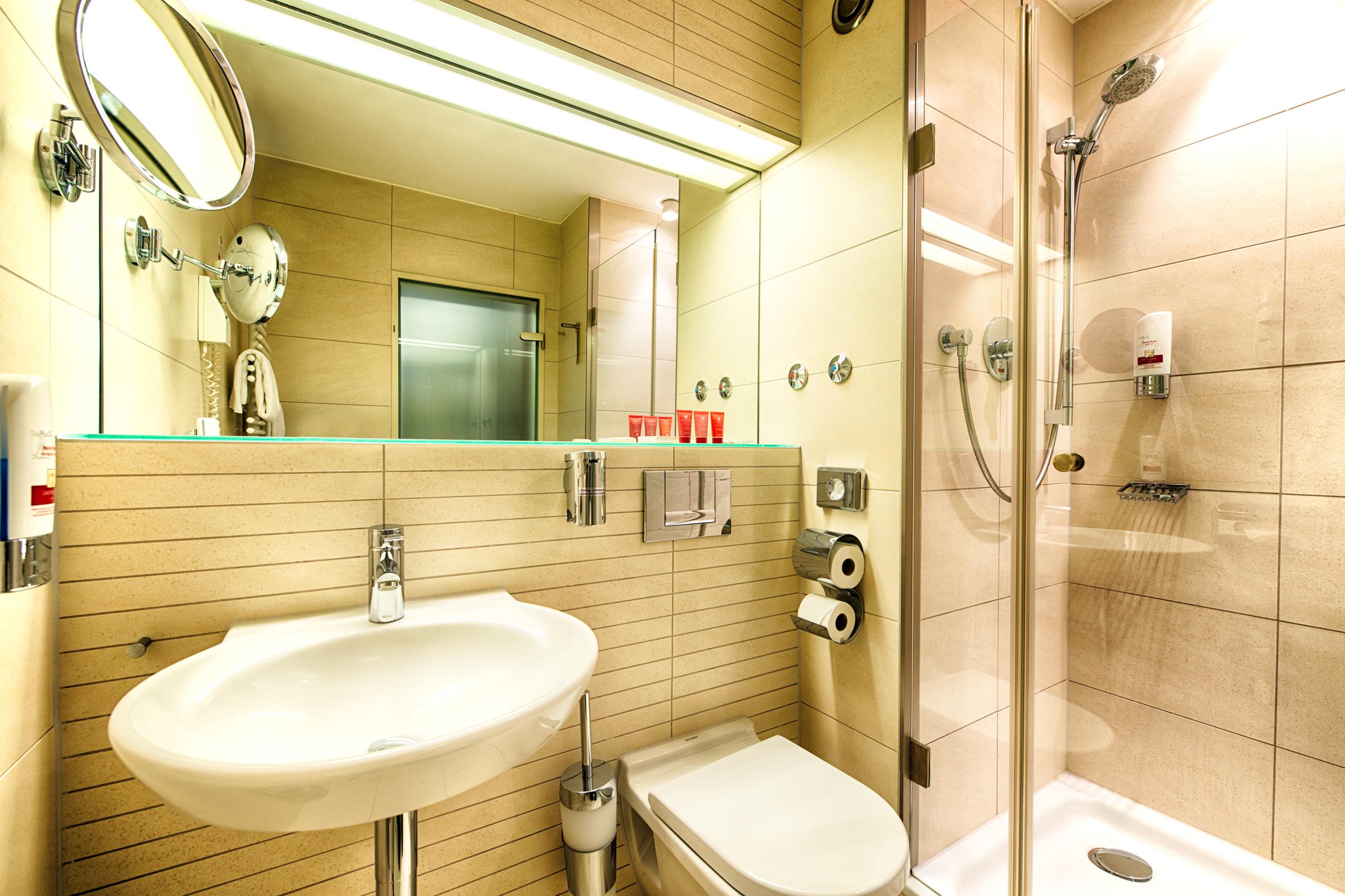 Leonardo West Hotel 4*