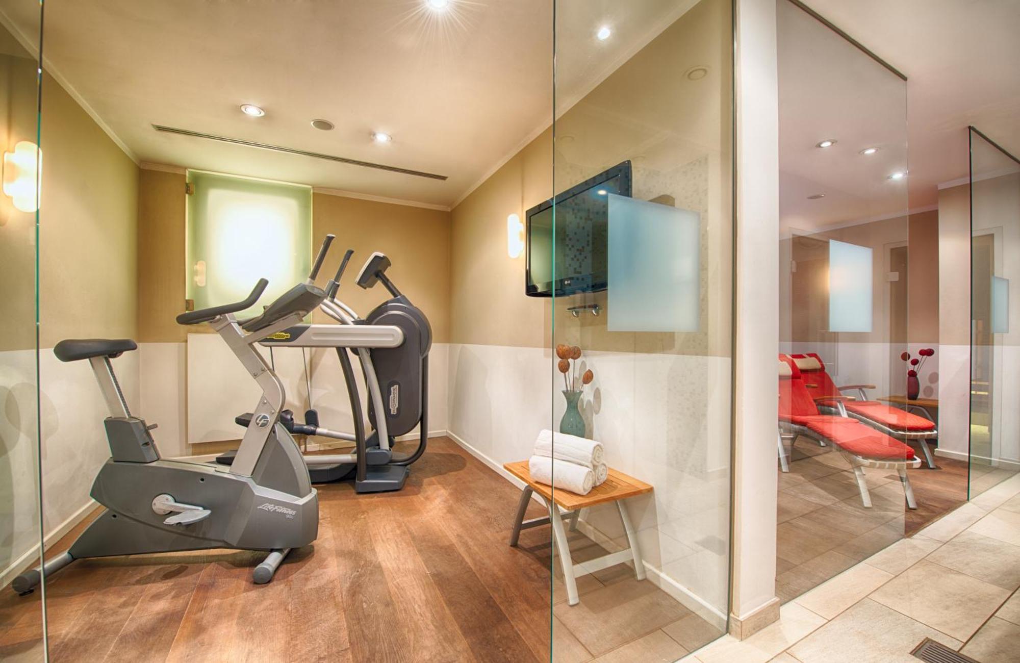 Leonardo West Hotel 4*